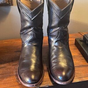 Cuero Roper Men's Cordovan/Brown Leather Cowboy Boots with Classic Stitching.